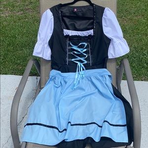 Oktoberfest 2021! Large Dirndl Waitress Costume